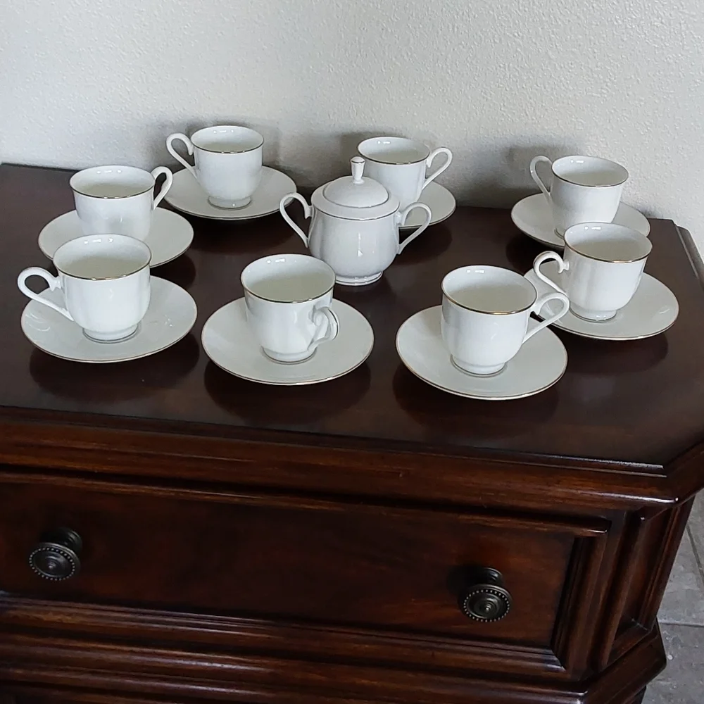 Lenox White and Gold Trim Tea / Coffee Set Of 8 Cups n‎ Saucer And Sugar Bowl